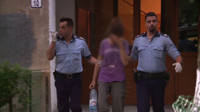 Femeia banuita ca si-a ucis fiica de 3 ani ar fi stat 2 zile cu cadavrul ei in casa. Detaliul socant descoperit de procurori