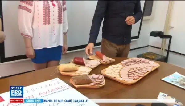 Mezeluri cu mai putini aditivi si mai bogate in proteine. Reteta unor studenti din Galati, premiata cu 3.000 de euro