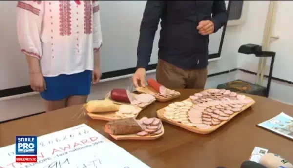 Mezeluri cu mai putini aditivi si mai bogate in proteine. Reteta unor studenti din Galati, premiata cu 3.000 de euro