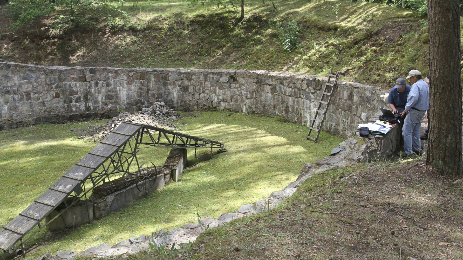 Un tunel folosit de evrei ca sa scape de nazisti a fost descoperit intr-o padure din Lituania. Secretul pe care il ascunde