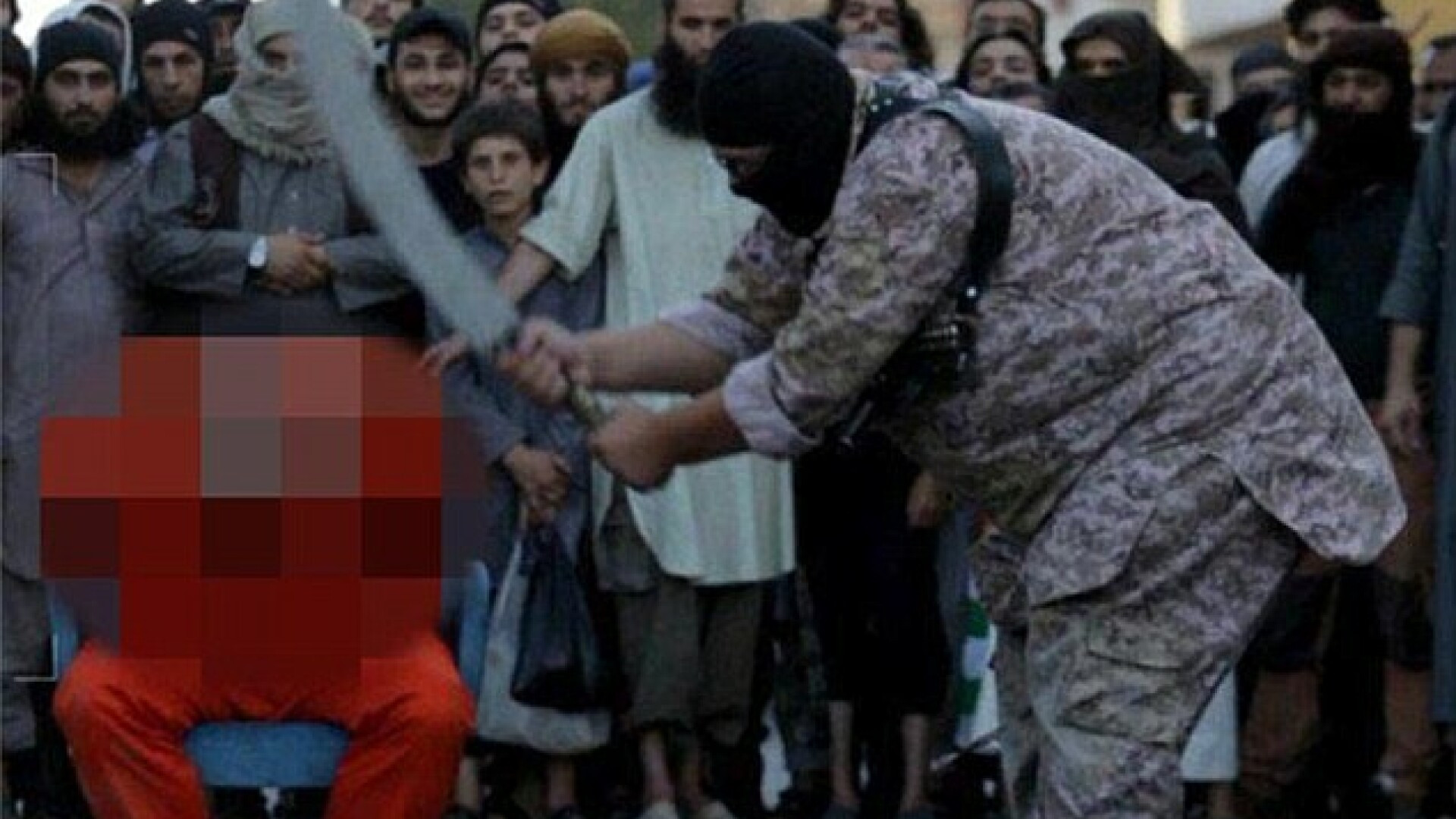 Primele imagini cu "noul Buldozer din Raqqa". Ipostaza in care apare calaul Statului Islamic