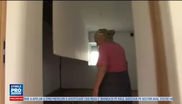 Lucrarile la reteaua de apa si canalizare au lasat fara case doua familii. Ce greseala ar fi facut muncitorii