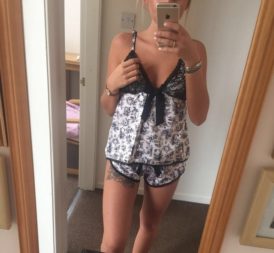 Si-a cumparat o pijama de la un magazin celebru pentru ca i-a placut tiparul. Ce a observat insa dupa aceea