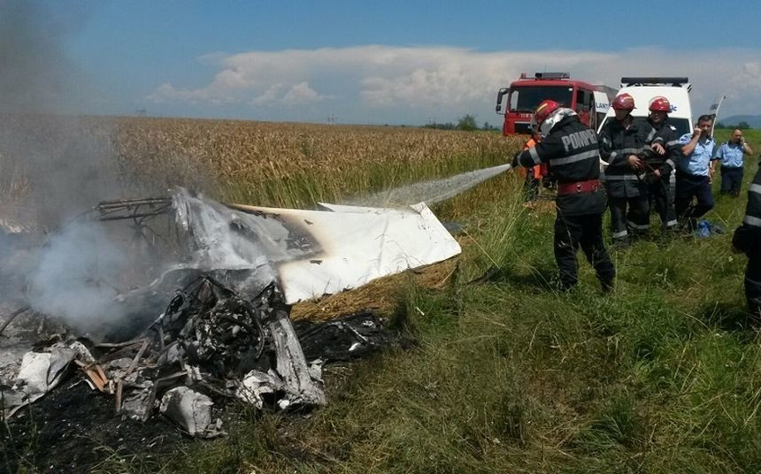 Doua persoane au murit intr-un accident aviatic petrecut in Brasov. Martor: Zicea doar "apa, apa" si era plin de sange