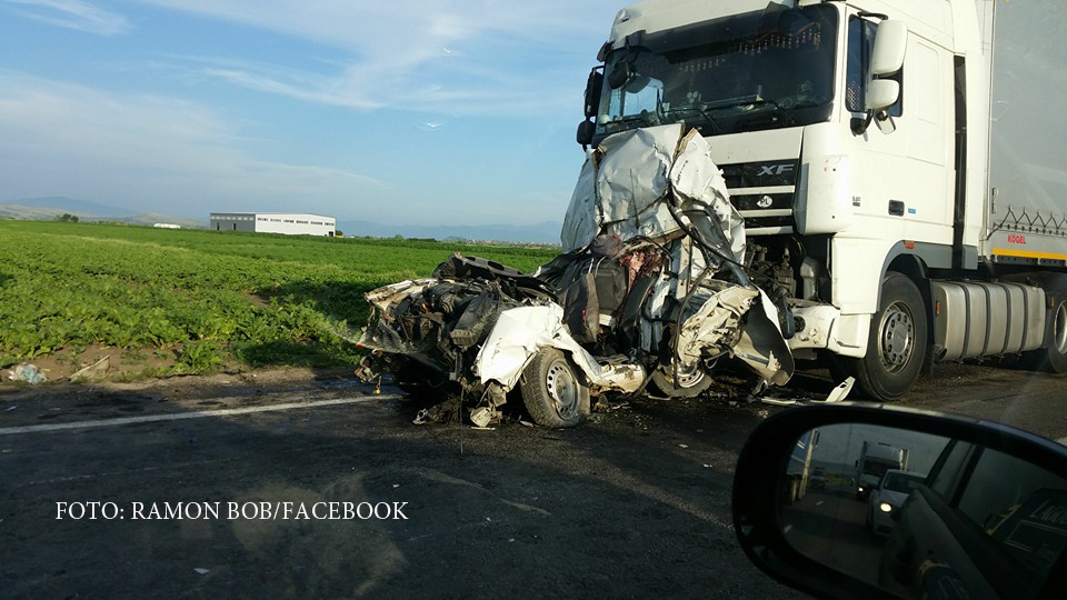Explicatia accidentului oribil de pe DN13, de la Feldioara. De ce a intrat TIR-ul in 3 masini care asteptau la semafor