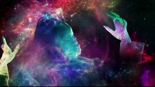 Rihanna a lansat Sledgehammer, primul videoclip care a avut premiera in cinematografe. Piesa va aparea si in filmul Star Trek