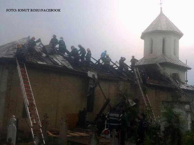 Monument istoric lovit de trasnet, in judetul Dolj. Ce au mai reusit sa salveze pompierii