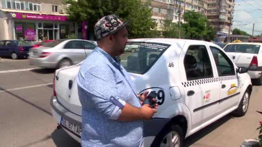 O femeie din Galati a nascut in taxiul care o ducea la spital. Ce a facut inainte de a intra in maternitate