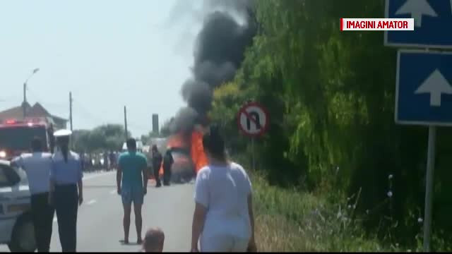 Un autoturism a ars complet pe o sosea din Eforie Nord. De la ce a pornit incendiul