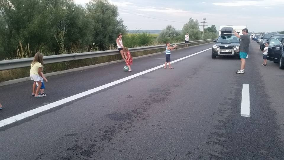 copii care se joaca pe A2