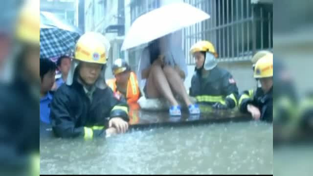 Inundatii de proportii in China, dupa ce a plouat torential zile in sir. Nivelul apei a depasit un metru si jumatate