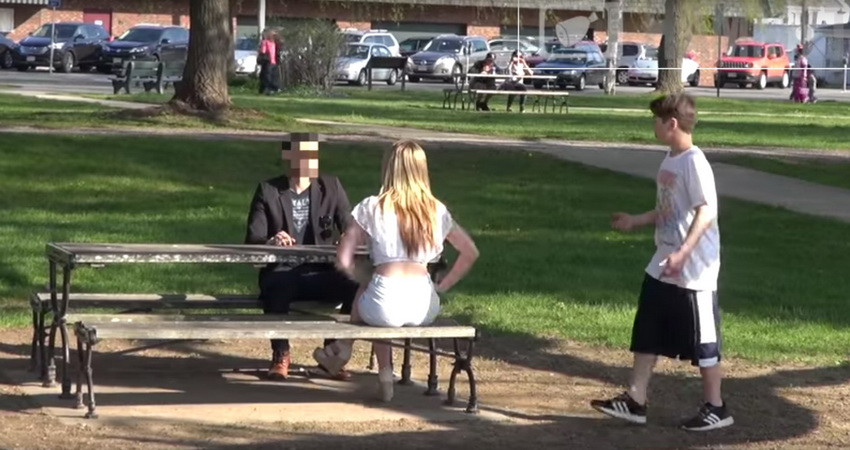 Farsa dementiala pe care le-a facut-o aceasta blonda! A venit cu copilul la prima intalnire! Cum au reactionat barbatii