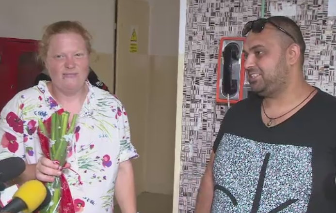 Taximetristul care a ajutat o clienta sa nasca in masina lui a vizitat-o pe femeie la spital. Ce propunere i-a facut