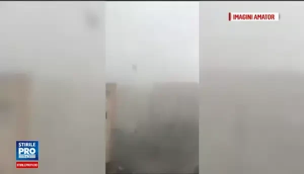 Vijelii extrem de puternice au facut prapad in tara. Biserica veche de 250 de ani, distrusa de un incendiu produs de trasnet