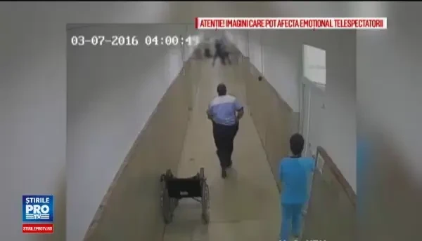 Incaierare cu sabii intre doua grupuri rivale, in Spitalul Targoviste. De frica, medicii s-au incuiat in saloane. VIDEO