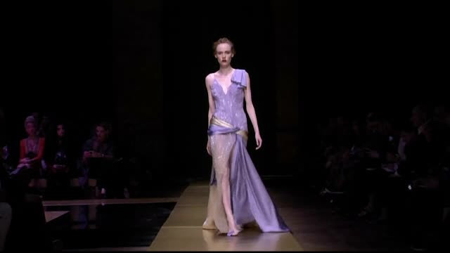 Contrast puternic intre colectiile Dior si Versace pentru sezonul rece. Pe ce au mizat cele doua case de moda