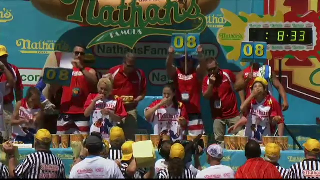 concurs de mancat hot dogs
