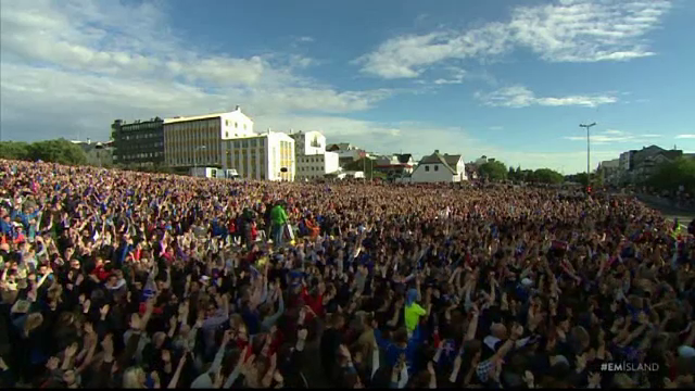 E ca si cum 2 milioane de romani ar iesi in strada. Cum au fost primiti acasa jucatorii Islandei