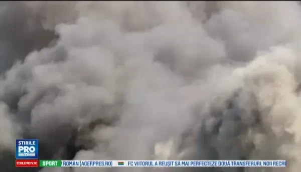 Incendiu puternic la un depozit de electrocasnice, in Cluj. Angajatii cred ca flacarile au fost declansate de caldura mare