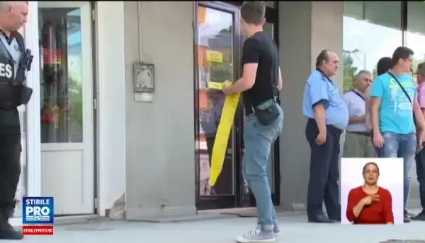 Jaf armat la o banca din Bistrita. O clienta a reusit sa fuga si sa dea alarma, dar atacatorul a scapat de politisti