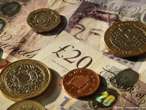 Lira sterlina primeste o noua lovitura, la doua saptamani dupa votul pentru Brexit. Ce se intampla cu banii britanicilor