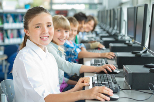 12.000 de elevi si studenti pot primi cate 200 de euro de la stat, pentru a-si cumpara calculatoare. Care sunt conditiile