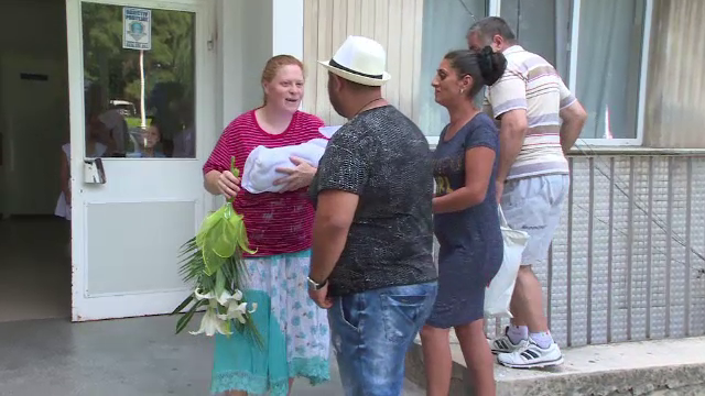 Surpriza emotionanta de care a avut parte femeia din Galati care a nascut sambata intr-un taximetru