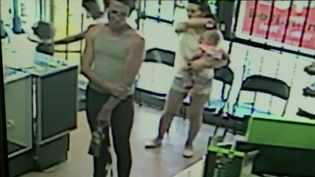 Momentul in care un individ incearca sa rapeasca o fetita de 4 ani dintr-un magazin. Cum a fost salvata micuta