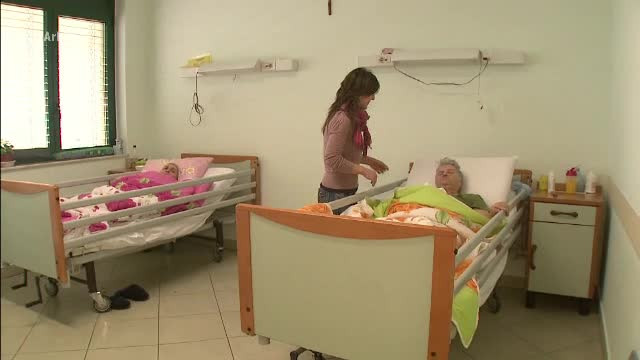 Azilurile de batrani din Romania pot fi finantate de la bugetul de stat. Suma alocata de Guvern pentru camine