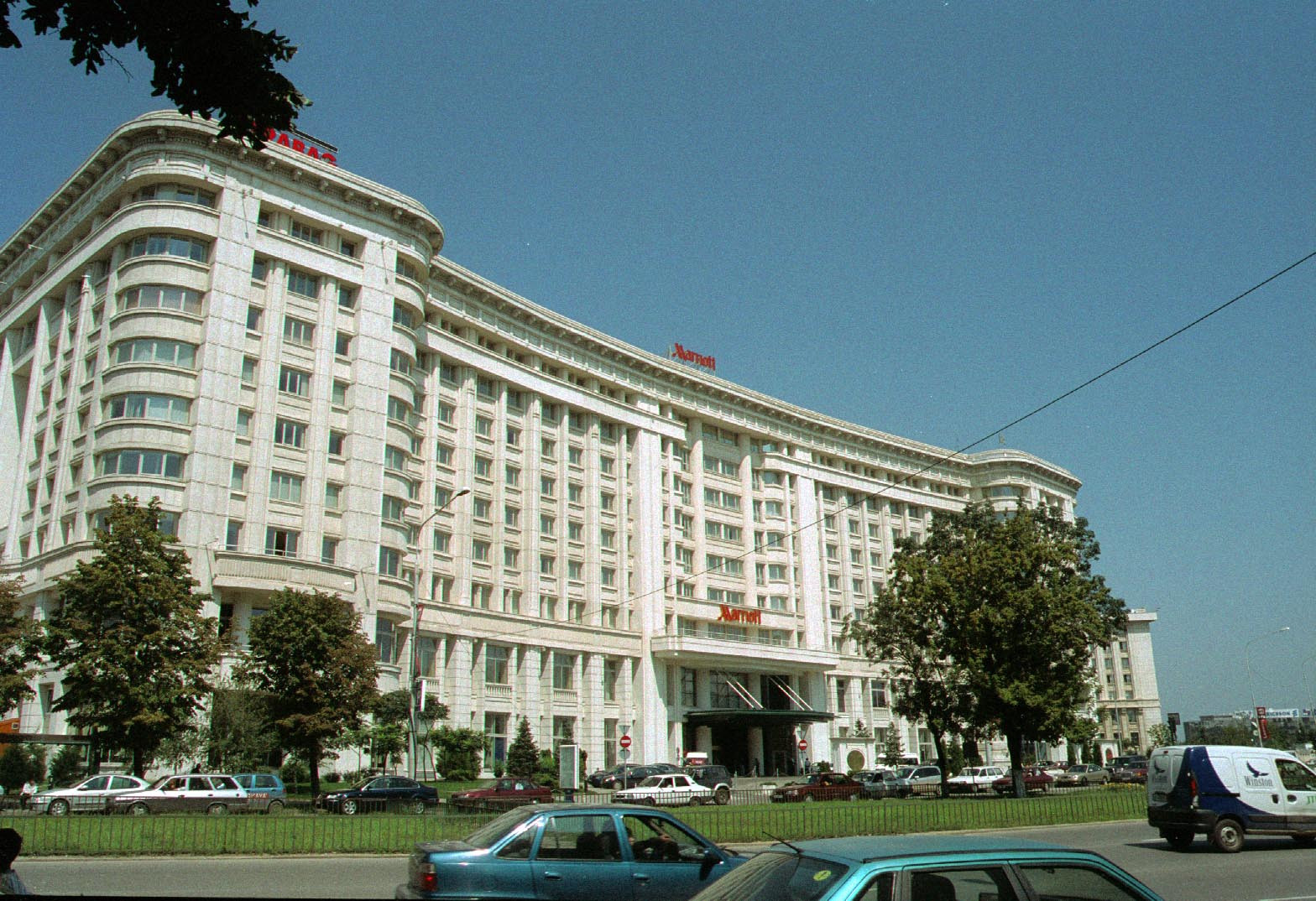 Directorul financiar al Hotelului Marriott, pus sub control judiciar. Ingineria financiara pe care ar fi pus-o la cale