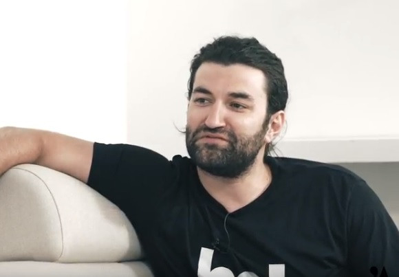 Smiley a lansat single-ul "Indragostit (desi n-am vrut)". Puteti asculta aici piesa. VIDEO