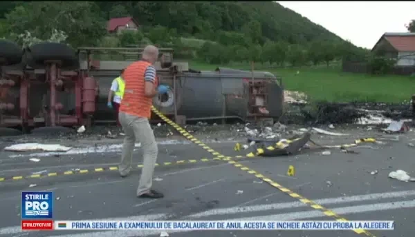 Scene de groaza in Bacau: o autocisterna cu smoala a zdrobit o masina si a izbit apoi o autoutilitara. Un barbat a murit