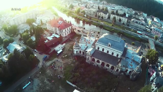 A fost abandonat dupa Revolutie si a ajuns intr-o stare avansata de degradare. Monumentul pe care tinerii vor sa il "reinvie"