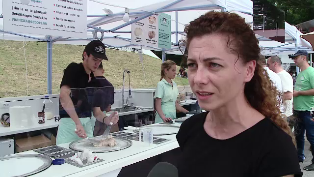 50 de bucatari au gatit 200 de feluri de mancare la Street Food. Inghetata thailandeza, facuta pe plita, vedeta festivalului