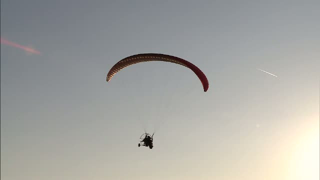 Un paramotor in care se aflau 2 persoane s-a prabusit intr-un lac din Parcul Comana. Pasagerul, cetatean strain, a murit