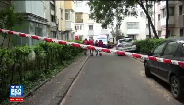 Explozie puternica pe o strada din Suceava. Pompierii au izolat zona si au evacuat zeci de oameni din trei scari de bloc