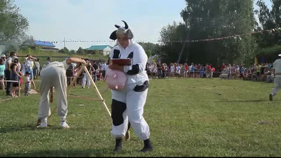 Satul din Rusia unde se organizeaza anual festivalul balegarului. "In curand va ajunge la fel de valoros ca aurul"