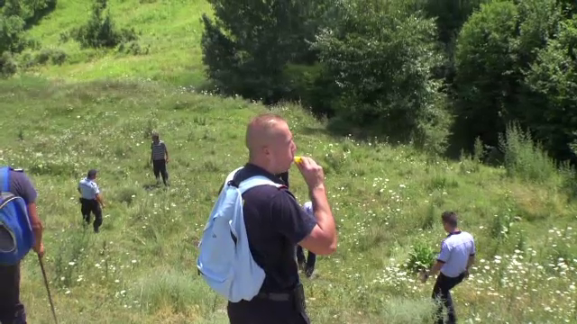 Batrana de 84 de ani, disparuta de cinci zile dintr-un catun greu accesibil din Prahova. Jandarmii o cauta peste tot