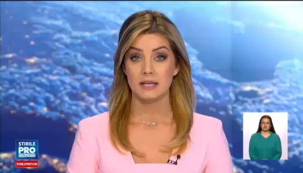 Trei pasageri au ajuns in spital, dupa microbuzul in care se aflau a intrat in copac. Ce a incercat sa faca soferul