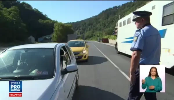 Defileul Jiului s-a inchis pentru lucrari de modernizare. Multi soferi, luati prin surprindere, s-au intors nervosi din drum