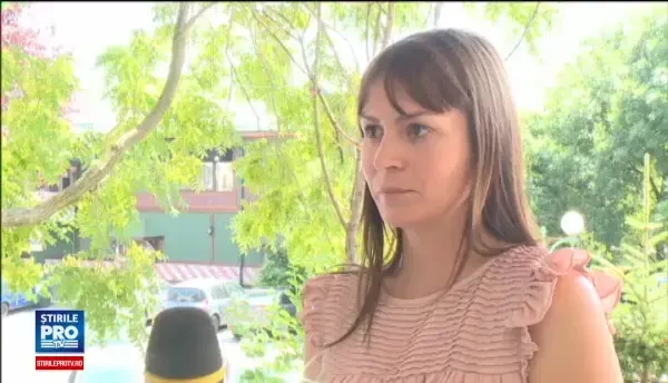 O mama din Timisoara il acuza pe fostul sot ca i-a sechestrat gemenele: De un an, stau zilnic in fata casei lui