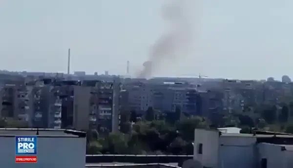 Incendiu de vegetatie pe o suprafata de 2.000 de metri patrati, in Delta Vacaresti. Pompierii intervin cu dificultate