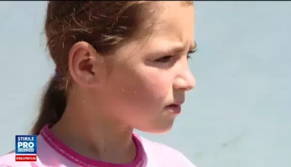 Peste 300 de copii pot avea doua randuri de parinti. Ce presupune proiectul de adoptii la distanta, initiat de un preot