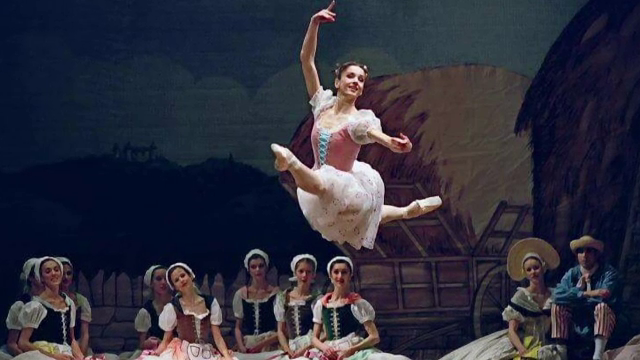 Directoarea Scolii de Balet a Operei din Viena ii invata pe tinerii romani cum sa faca spectacol. Cursurile au loc la Cluj