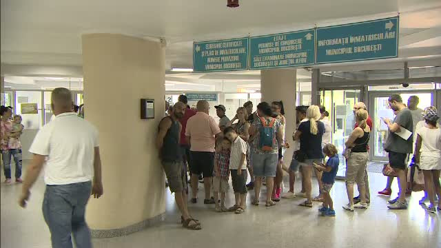 Cozi interminabile pentru cei care au vrut sa isi schimbe permisul de conducere, in Capitala. Solutia propusa de soferi