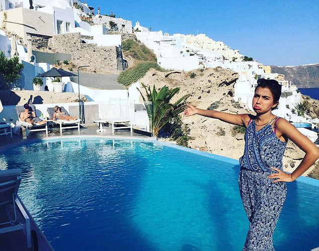 Ce a facut aceasta femeie dupa ce a mers singura in luna de miere pentru ca sotul ei nu a primit la timp viza. FOTO