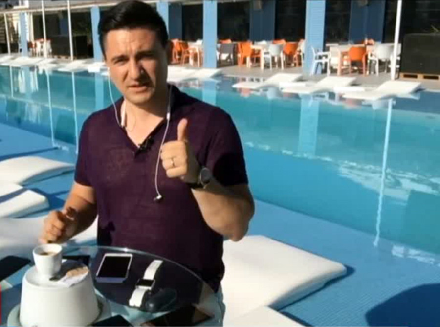 iLikeIT. Ce se intampla cu telefoanele atunci cand fac o baie in piscina. George Buhnici a testat in direct