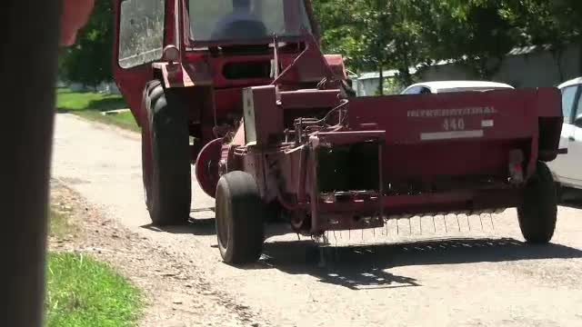 O fetita de 3 ani a murit, dupa ce a fost lovita de un tractor. Mama copilei este in stare de soc