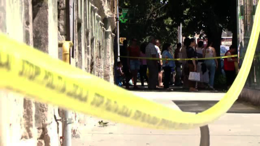 Ranita de o bucata de cladire in timp ce astepta autobuzul, in centrul Timisoarei. Ce risca proprietarii imobilului