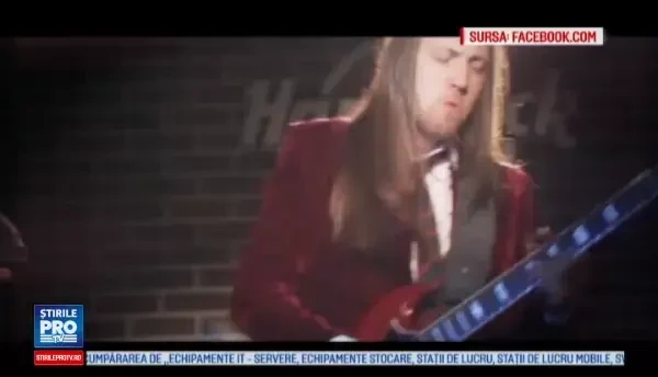 Colegii, prietenii si fanii lui Nik Baydin, tanarul mort in accidentul din Comana, l-au comemorat in Piata Universitatii